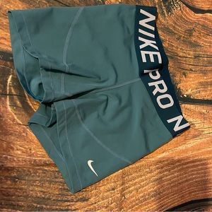 Juniors / Women’s Nike Pro shorts - Small